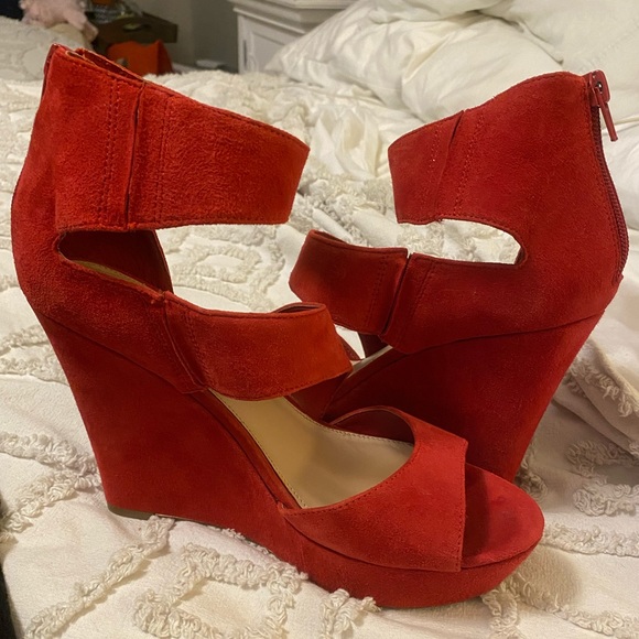 Steve Madden Shoes - Really cute Steve Madden Red Suede heels!!